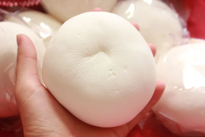 

10cm White PU Slow Bounce Squishy Bread Memory Squishi Fun Joke Toy Squeeze Kids Gift