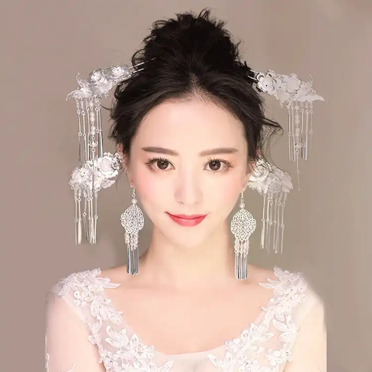 Classical Chinese Wind Bob Step Shake Suit Silver White Chinese