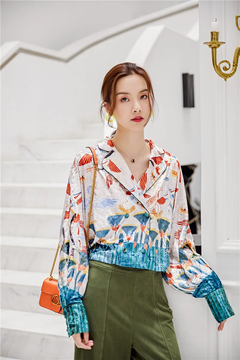 Дизайнерская винтажная Цветочная блузка Cheerart, женские Бархатные Топы с v-образным вырезом и лацканами, рубашка с длинным рукавом, осень, топ, блузка для женщин