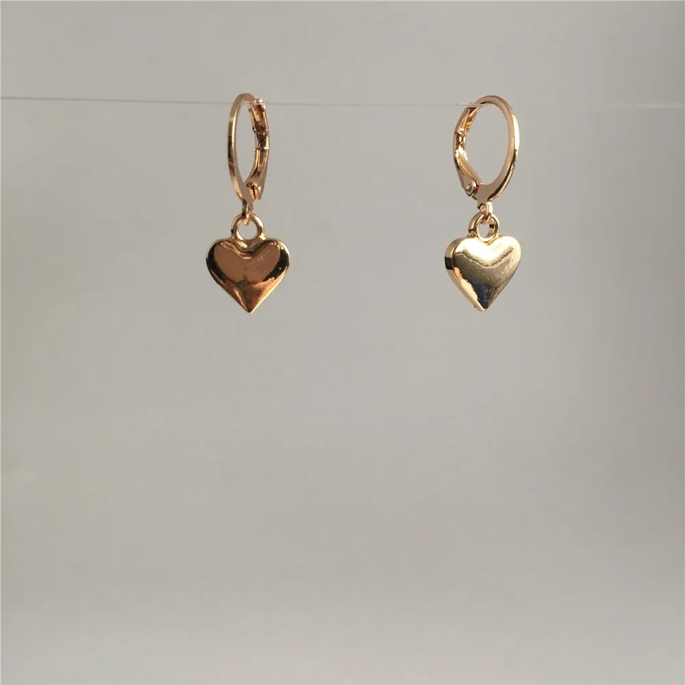 

CUTE EARRINGS GOLD COLOR PLATING THE HEART HOOP EARRINGS FOR WOMEN GIRL