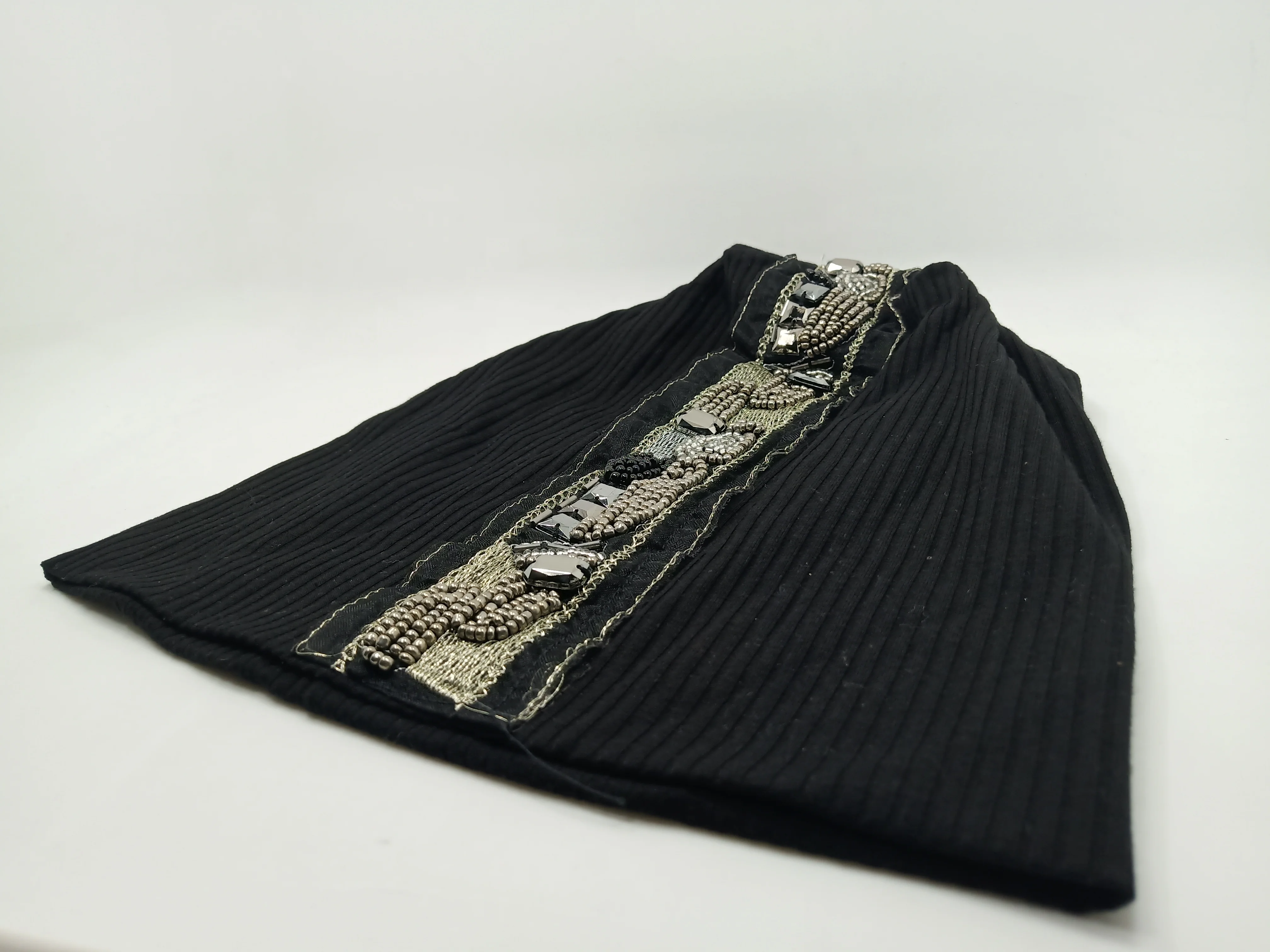 B199001 Последняя мода ансамбль черный skullcap головной убор Йога Металл девушка шляпа beanshaped женская шляпа