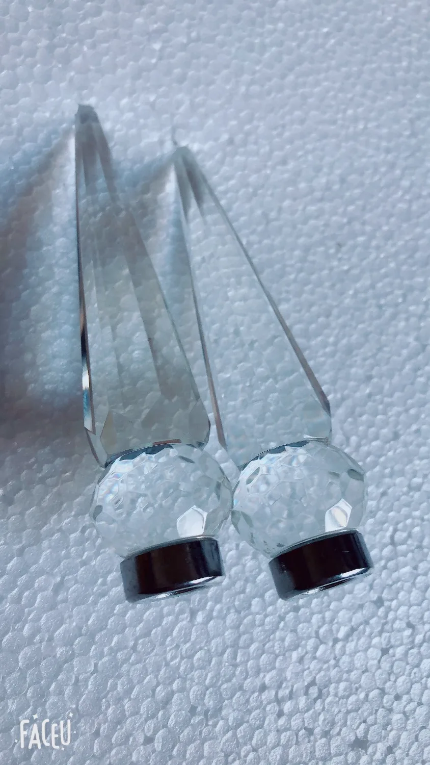 

10pc VINTAGE CRYSTAL GLASS CHANDELIER PRISMS CUT WITH METAL SCREW