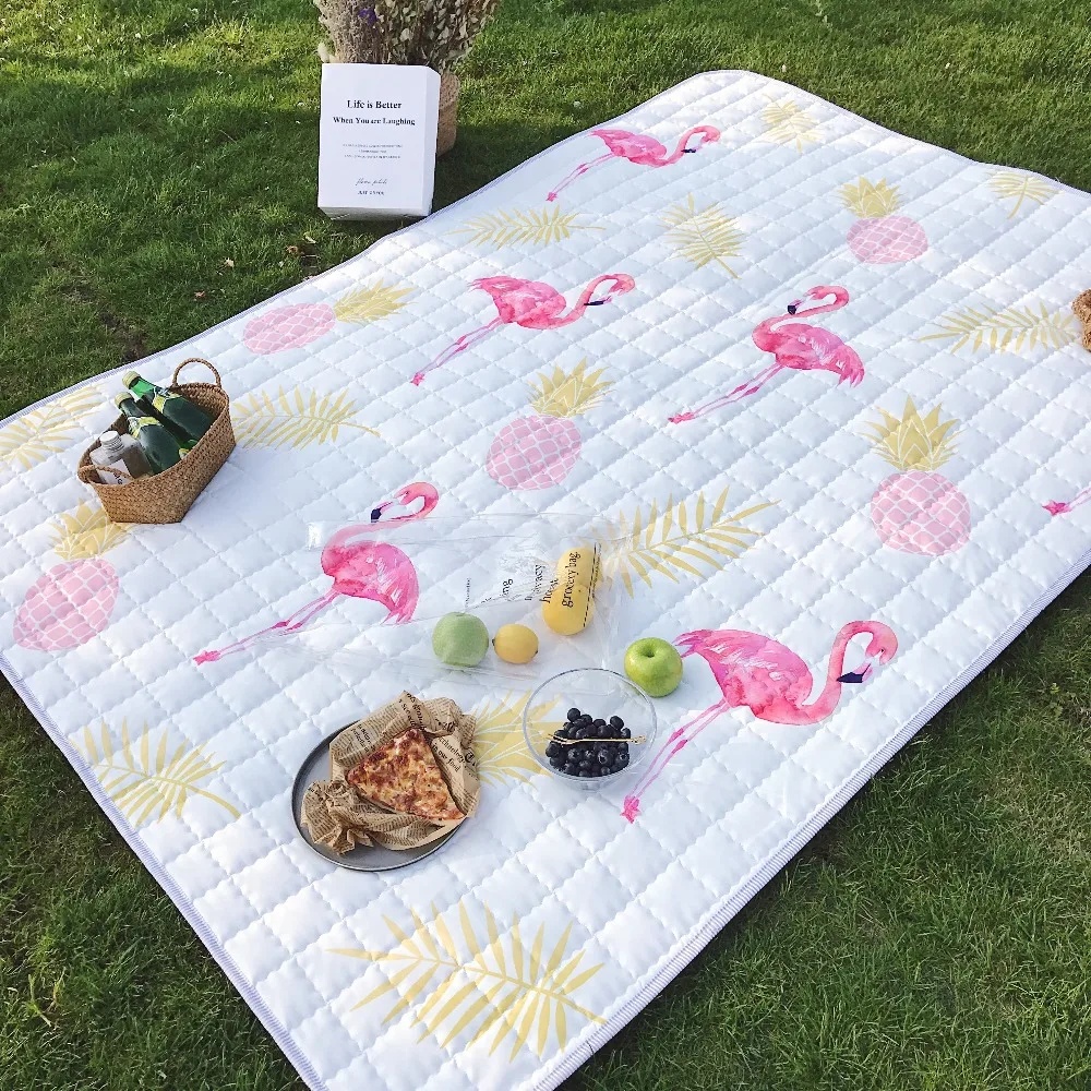 

Pineapple Flamingo Printed Polyester Non-Slip Picnic Mat Comfortable Camping / Picnic BBQ / Self-Driving Tour Mat