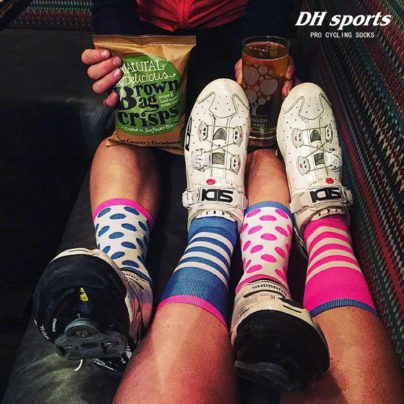 DH-SPORTS-New-Professional-Cycling-Socks-Protect-Feet-Breathable-Wicking-Sock-Outdoor-Road-Bike-Nylon-Socks (1)