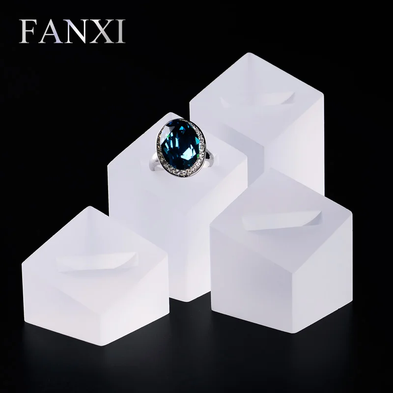 

FANXI Free Shipping Modern Exquisite Ring Display Holder Stand Set Matte Acrylic Tilt Prop Jewelry Display Set Shop Exhibitor
