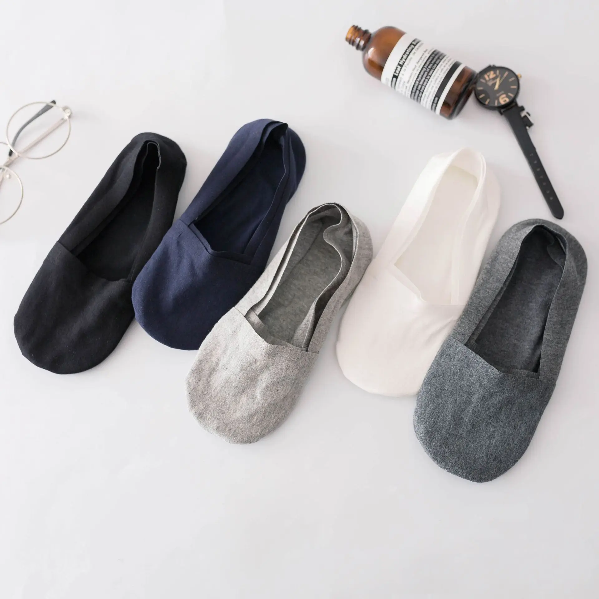 

Spring and summer new men's cotton invisible socks shallow mouth low help no trace solid color non-slip silicone boat socks