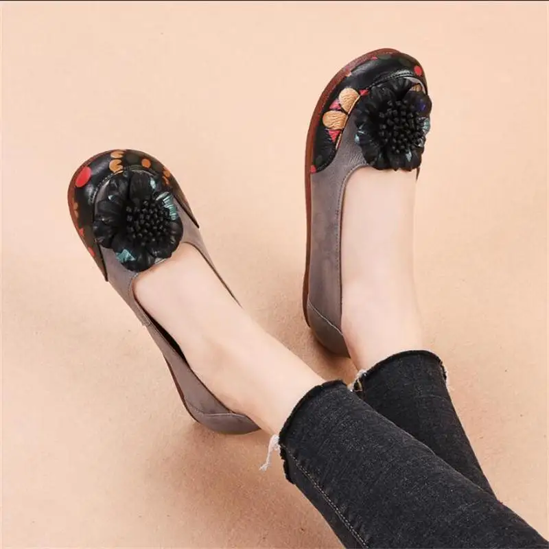 

New Spring Fashion Loafers Lady Soft Bottom Casual Shoes Hand-Sewn Genuine Leather flat Shoes Mother Fashion shoes