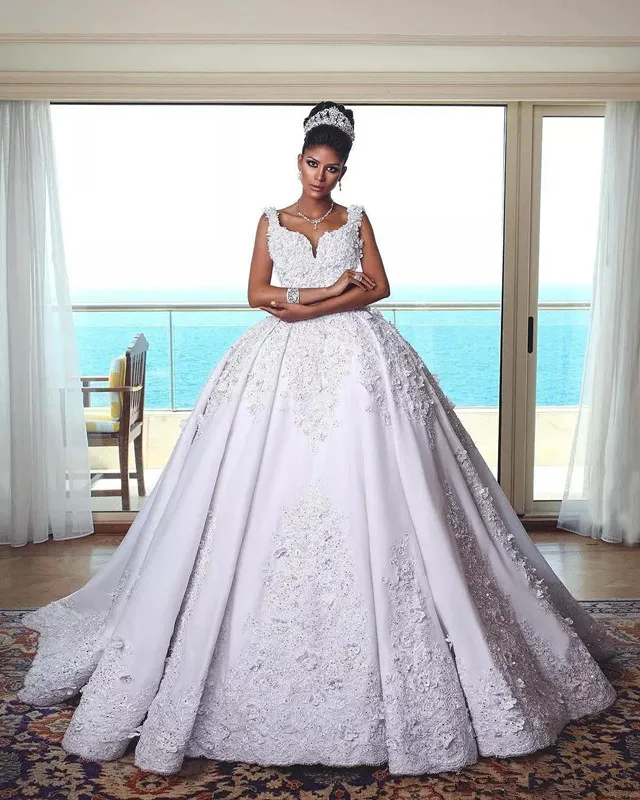 

Luxury Lace Ball Gown Wedding Dresses Crystals Appliqued Plus Size Wedding dress Spaghetti V Back Saudi Arabic Vestido De Novia