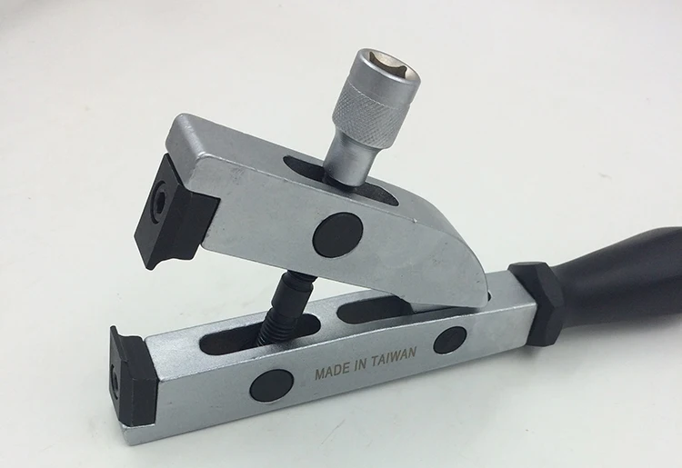 

MADE IN TAIWAN VAG1682 Torque Heavy Duty CV Boot Band Pliers Tool