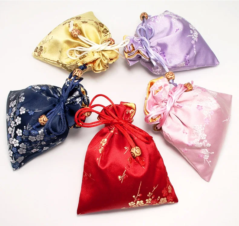 

Plum Blossom Flower Design Brocade Gift Candy Bags Wedding Party Favor Pouch Drawstring Jewelry Bags WB298