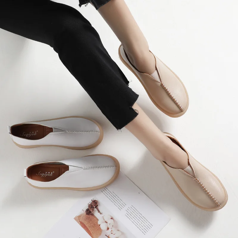 

2018 autumn new fashion simple solid color casual shoes women soft and comfortable wild non-slip flat shoes.