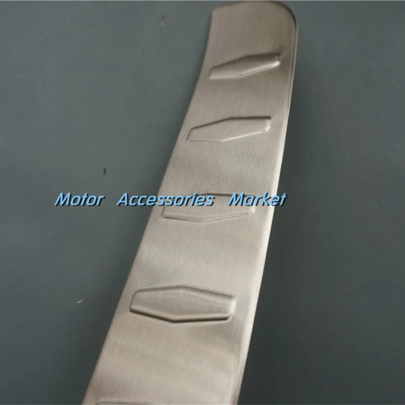 14 Corolla rear bumper sill (4)