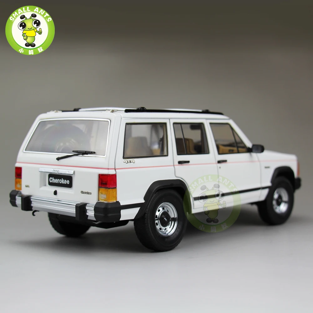 1 18 Jeep Cherokee XJ Desain Aurora Diecast Paduan Suv Model Mobil