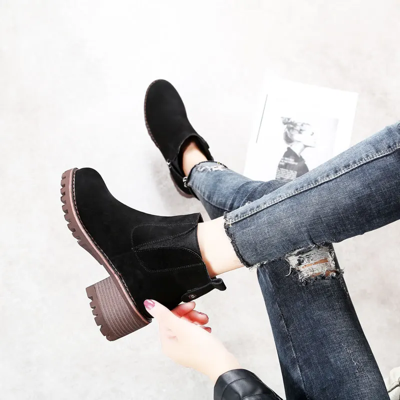 

2018 autumn new booties thick with women's boots leather with a single boot and bare boots winter Martin boots.