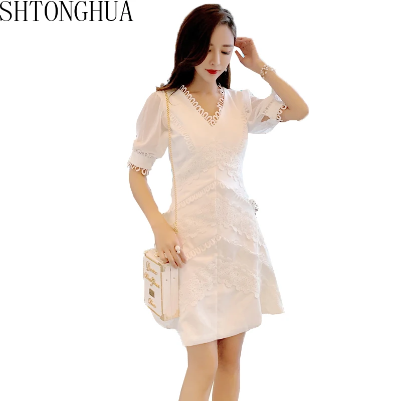 

SHTONGHUA 2019 Spring High Quality Runway Women Party Dress Short Sleeve Patchwork Lace White Dress Fashion Sexy V Neck dress