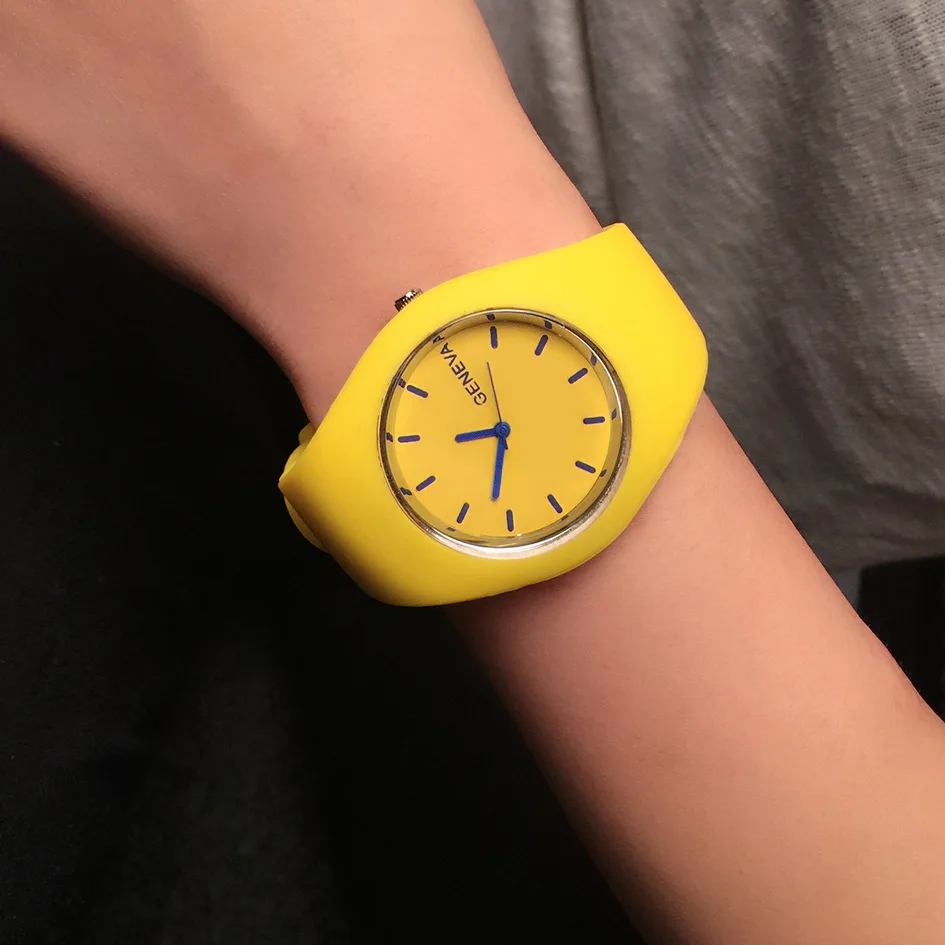 Venta-caliente-marca-de-moda-de-oro-las-mujeres-del-reloj-del-cuarzo-del-deporte-de (1)