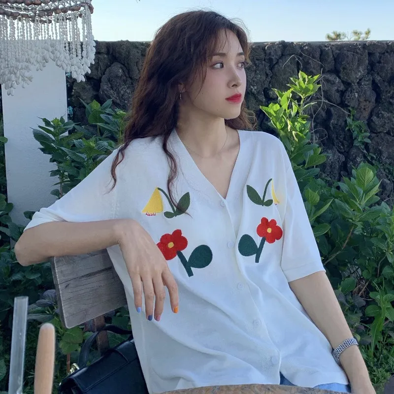 

Fashion 2019 Cute Floral Embroidery V Neck Short Sleeve Knitted Sweater Tops Yellow Thin Knitwear Women Summer Cardigan