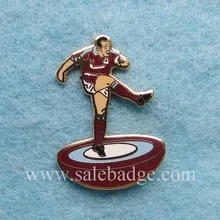 Футболист металлический значок жесткие эмалевые штифты без MOQ лацкан