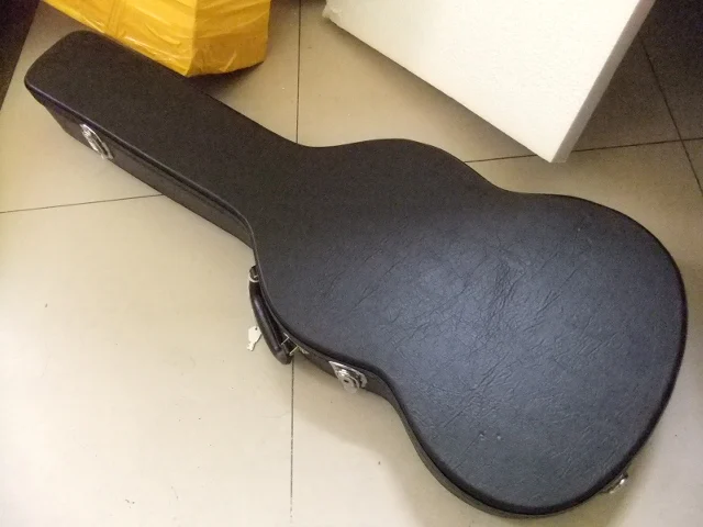 

Hardcase for STR ,TEL guitar etc. black and brown is available Not sold separately