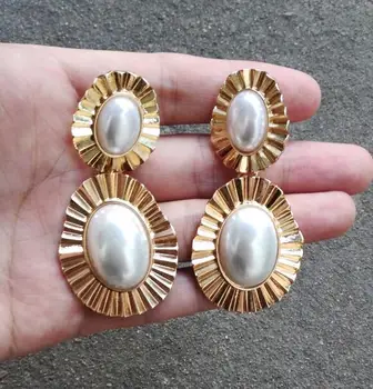 

Timeless Wonder Stunning geo Baroque faux pearl Statement Earrings Girl Party prom rare simple top runway big neat gown ins 2265