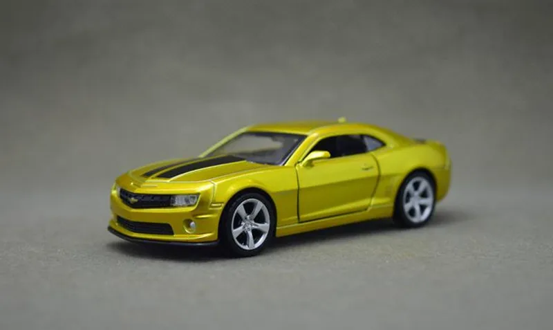 1:43 сплава оттягивать назад Автомобили, высокая моделирования Chevrolet Comerico Hornet модель, 2 открытой двери, металлические diecasts, игрушечные транспортные средства