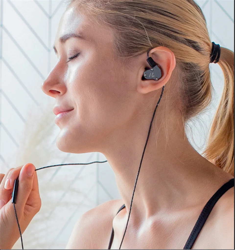 Revonext_QT2_2DD+1BA_Hybrid_Sport_Earphone_Metal_Stereo_Music_Earbuds_Noise_Isolating_2_Pin_Fever_Heavy_Bass_Detachable_Cable_Headphones (12)