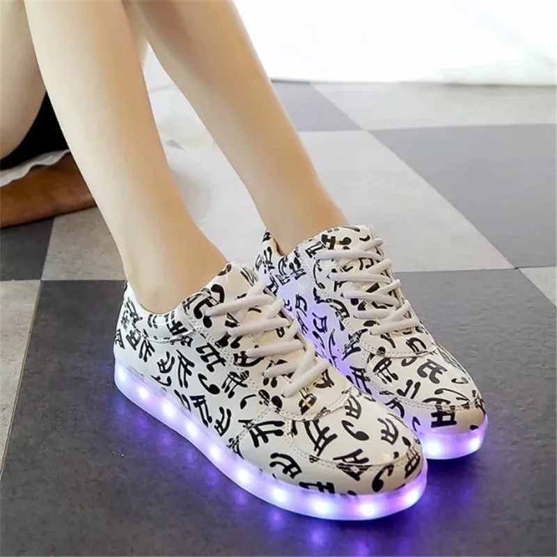 

Low top 2017 Women flashing led shoes simulation women glowing light up basket led luminous New shoes adult femme Flash shoes