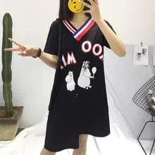 Moomin/футболка с короткими рукавами и v-образным вырезом в стиле британского колледжа; сезон весна-лето; длинное платье с принтом в виде Муми-тролля