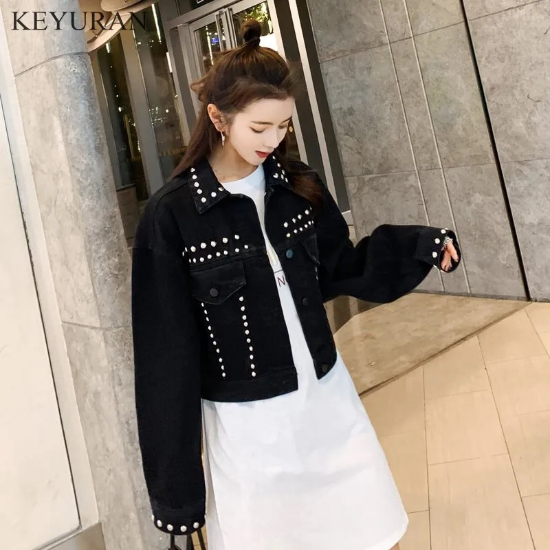 Женская свободная джинсовая куртка Harajuku черная короткая с бисером и заклепками