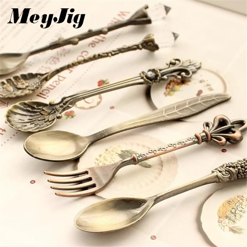 

MeyJig 6pcs/Set Spoon and Fork Kitchen Nostalgic Vintage Royal Style Bronze Carved Small Coffee Tea Milk Dessert Spoon and Fork