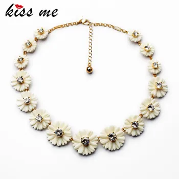

New Design Fashion Jewelry Elegant Resin Stone Carving Flowers Pendant Banquet Necklaces &Pendant 2017