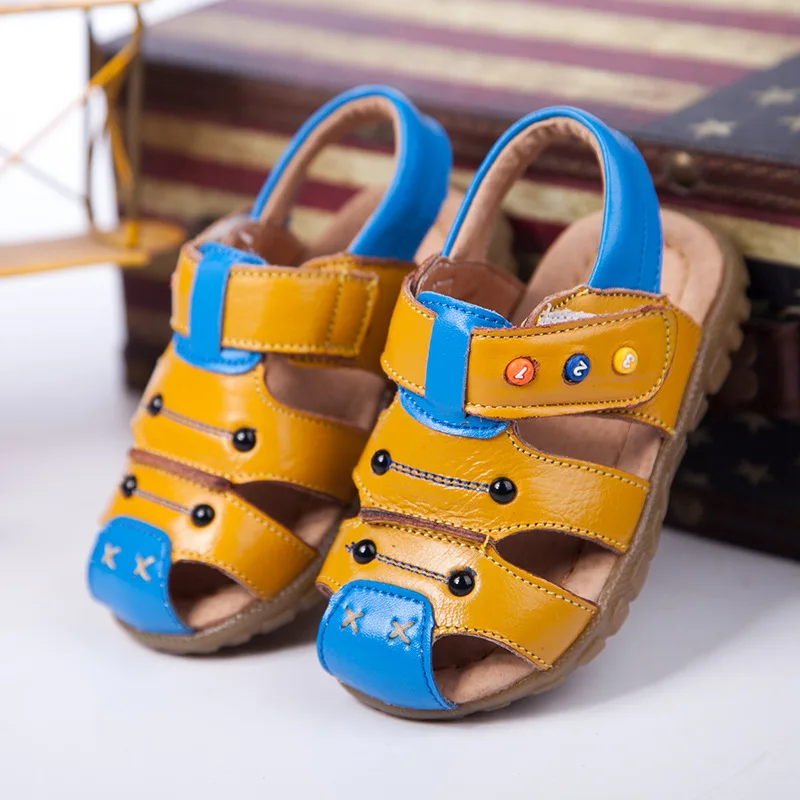 Летняя детская обувь для мальчиков; сандалии; натуральная кожаная мягкая подошва; модная повседневная детская обувь; пляжная обувь высокого качества с закрытым носком