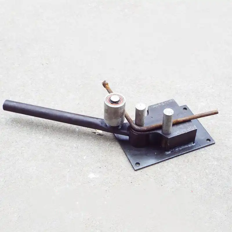 Round steel bending machine, steel bending device, wire rod manual