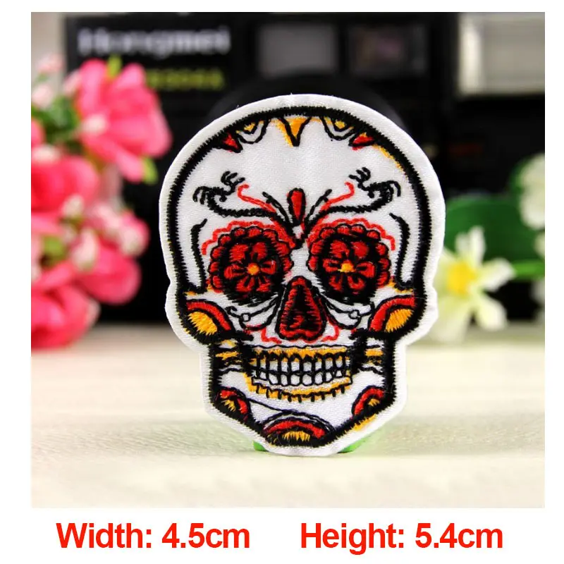 

1PC Patches For Clothing Skull With Flower Embroidery 4.5x5.4cm Patches For Apparel Bags DIY Accessories