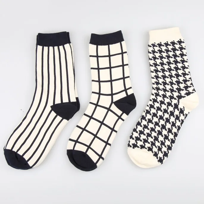 

1 PCS 3 Styles Harajuku Men Male Vintage Diamond Striped Pattern Thermal Cotton Socks For Man
