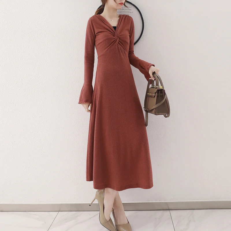 2019 spring autumn maxi dress women new Korean slim knitted dress bottoming long French dress robe femme V-neck retro dresses 2019 spring autumn maxi dress women new Korean slim knitted dress bottoming long French dress robe femme V-neck retro dresses