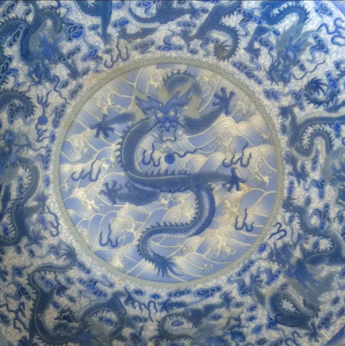 Коллекционный китайский стиль Cloisonne Qianlong Дракон узор синяя и белая фарфоровая тарелка блюдо