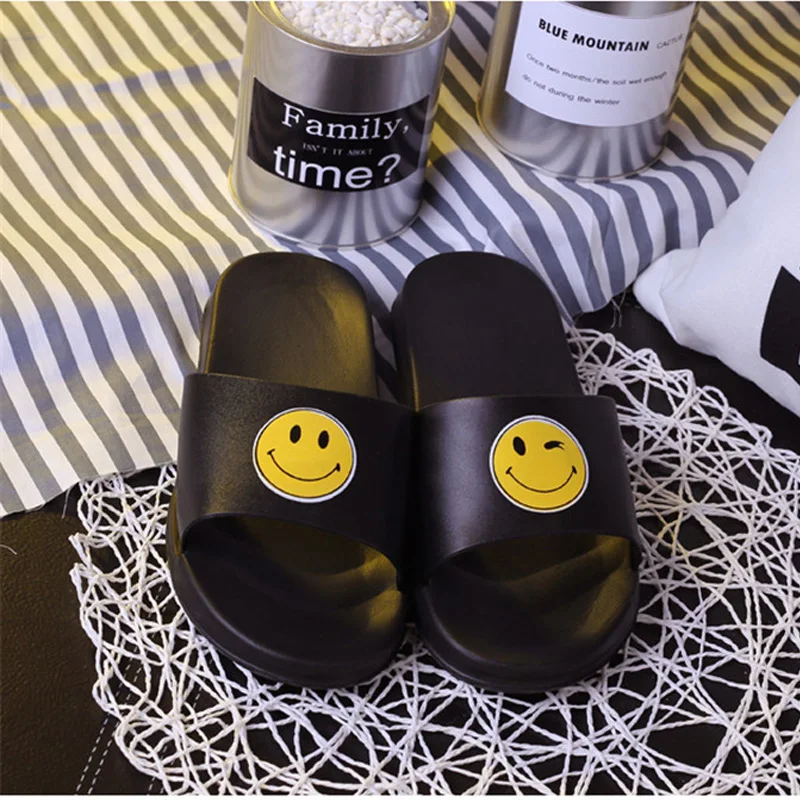 

2018 indoor and outdoor slippers bathroom antislip unisex summer beach slippers comfortable flat shoes woman smile face slippers