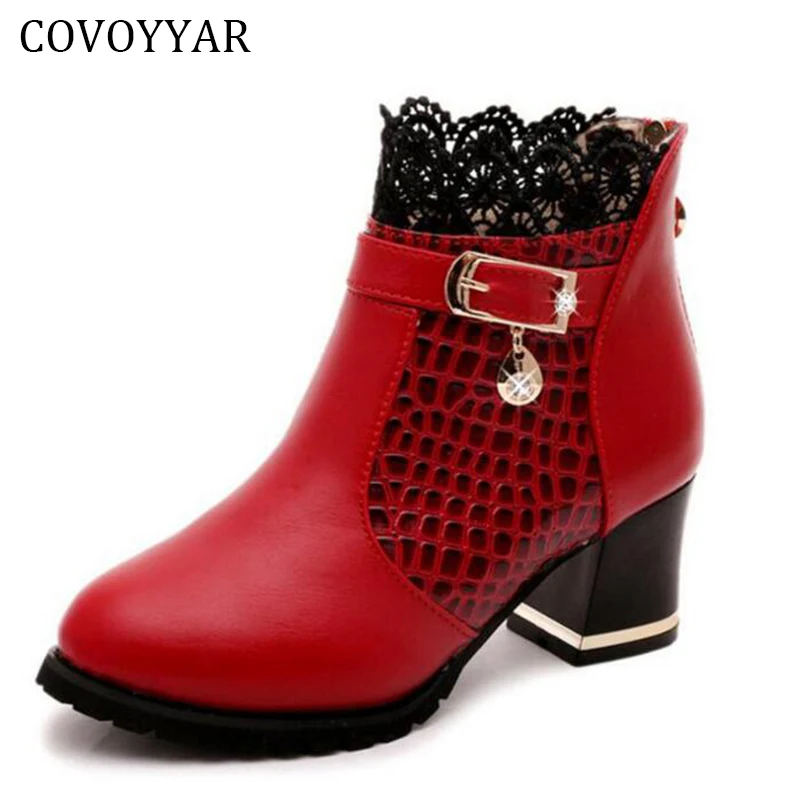 Baratos COVOYYAR 2018 serpiente de tobillo botas Sexy de encaje grueso tacón botas de mujer Otoño Invierno de moda negro rojo zapatos de mujer WBS324