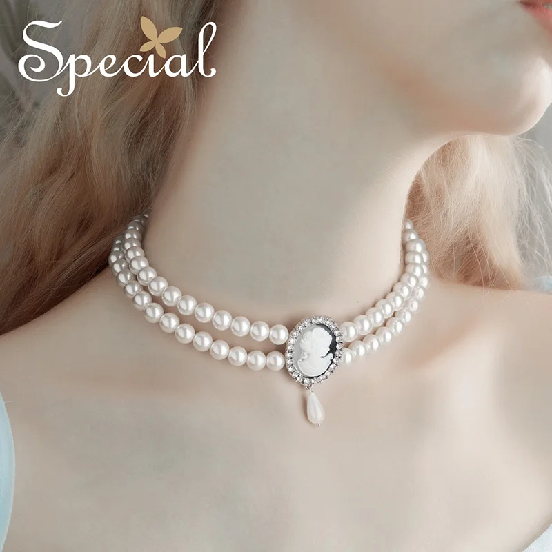 

Special European and American multi-layer short chain neck chain pendant lock chain Choker against skin color castle lover