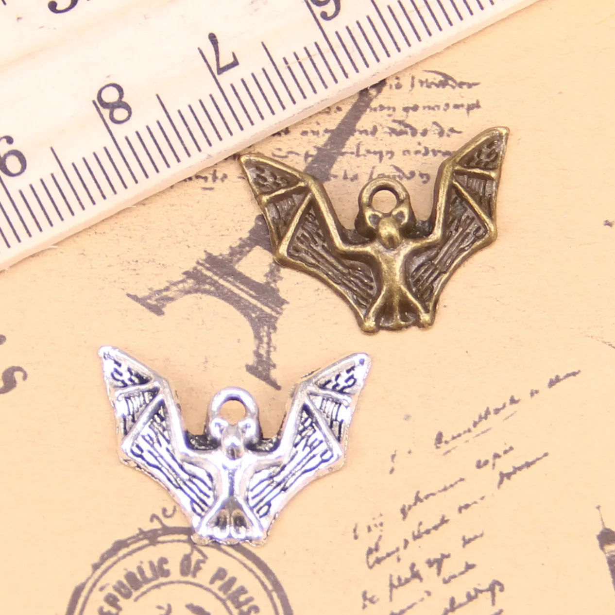 

80pcs Charms flying bat vampire dracula halloween 17x23mm Antique Silver Plated Pendants DIY Handmade Tibetan Silver Jewelry