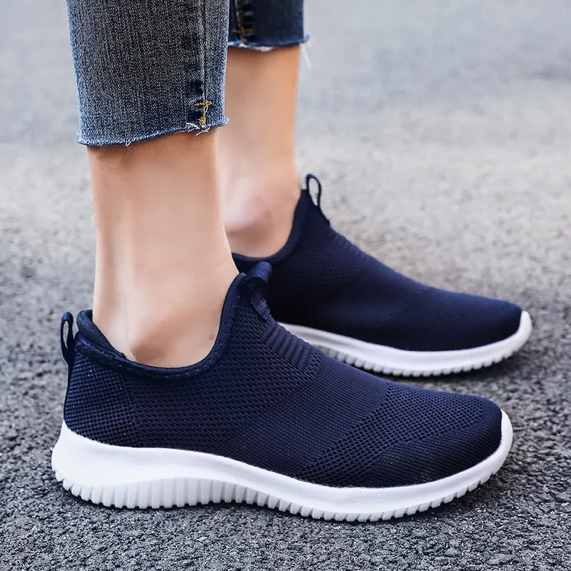 

Spring 2019 Flying Knitting Explosive Shoes with Air-permeable Ultra-light Size for Men