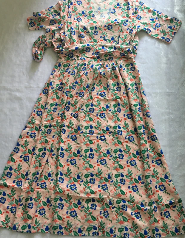 Платье средней длины с цветочным принтом, платье с v-образным вырезом, платье трапециевидной формы из мягкой вискозы с принтом и поясом