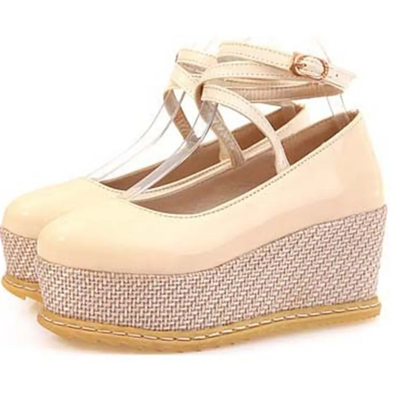 round toe wedge pumps
