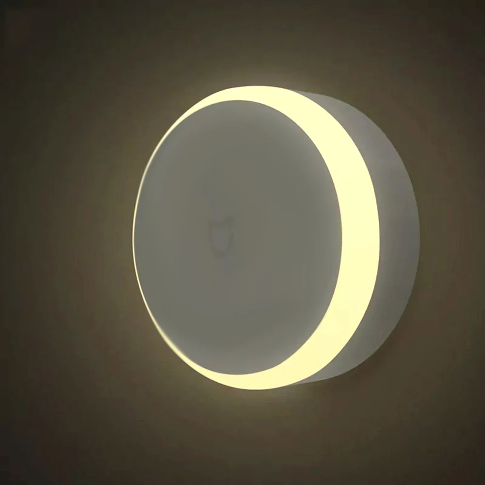 Оригинальный светодиодный светильник Yeelight в коридоре с инфракрасным пультом