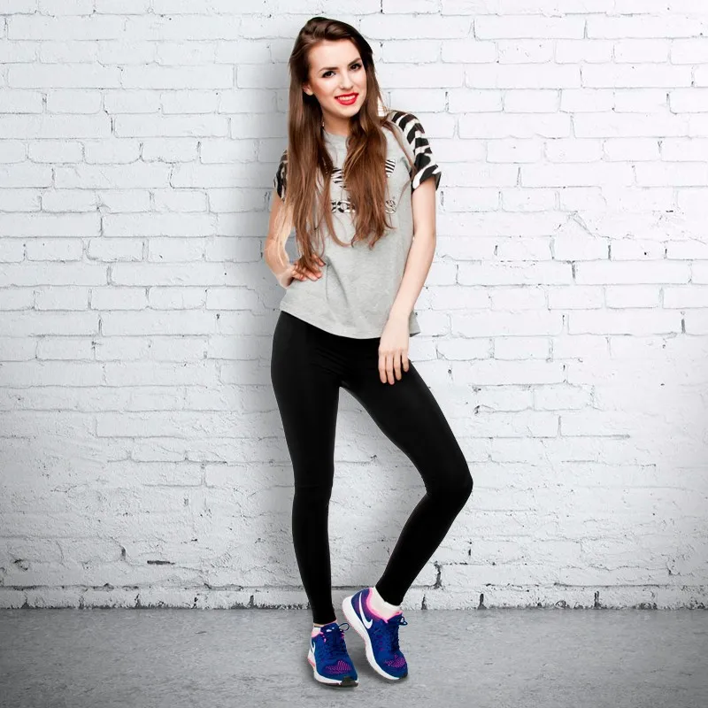 girl in skinny leggings