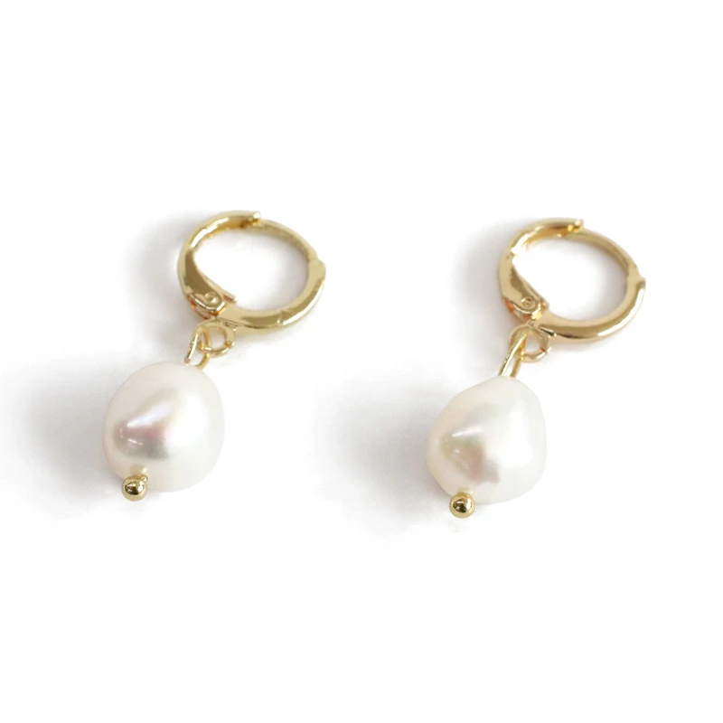 

SRCOI Gold Color Small Freshwater Pearls Earrings Irregular Geometric Circle Charms Earrings For Women 2019 Ear Piercing Huggie