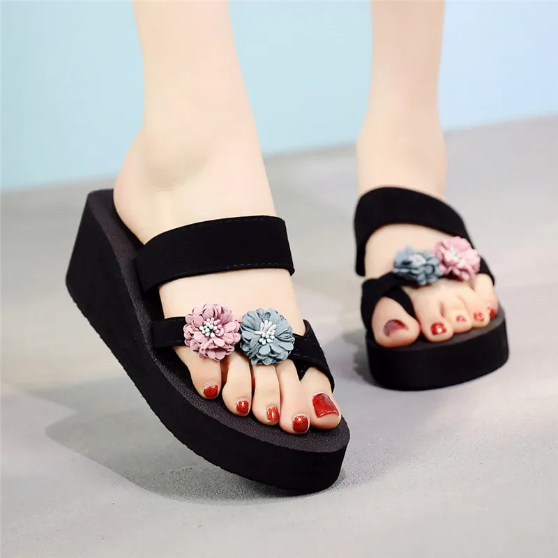 Модная обувь на высоком каблуке богемные женские вьетнамки танкетке с цветочным