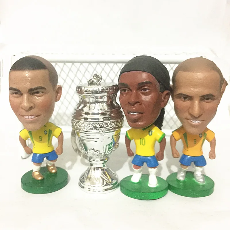 

4PCS Soccerwe Ronaldinho Ronaldo Carlos Football Dolls ( Brasil Team with Copa America Trophy ) White Silver Souvenir