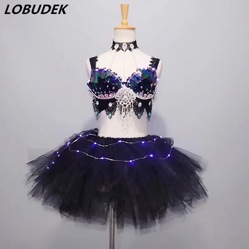 Christmas party Sexy Vrouwelijke Nachtclub Kleding Sparkly Steentjes Pailletten Bikini LED Tutu Rok Rave Party Prestaties Kostuum Christmas party Sexy Vrouwelijke Nachtclub Kleding Sparkly Steentjes Pailletten Bikini LED Tutu Rok Rave Party Prestaties Kostuum